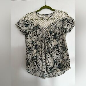 LC Lauren Conrad Top with Daisy White Lace Yoke. Mini Floral Print. Soft, Flowy.